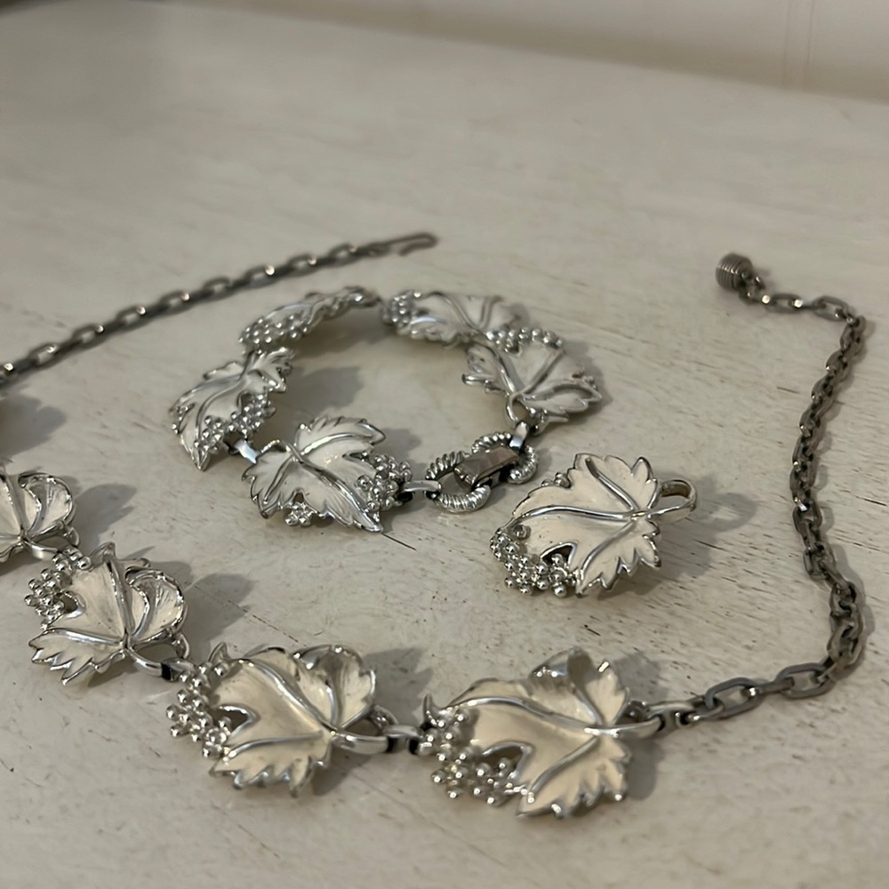 Vintage Sarah Coventry white enamel leaf necklace and bracelet set